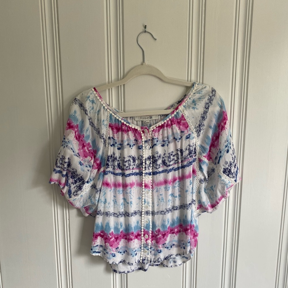 Forever 21 blue and pink tie dye flowy top Size Small Semi Cropped